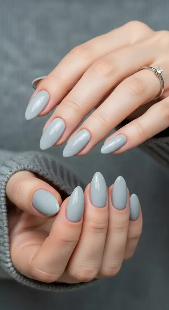 light-grey-gloss-nails