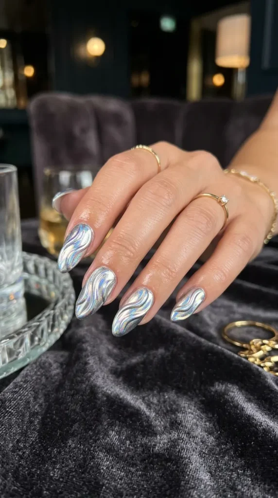 holographic-chrome-wave-nails